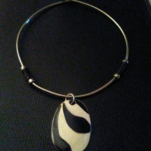 Vintage. 70s Wire Enamel Choker